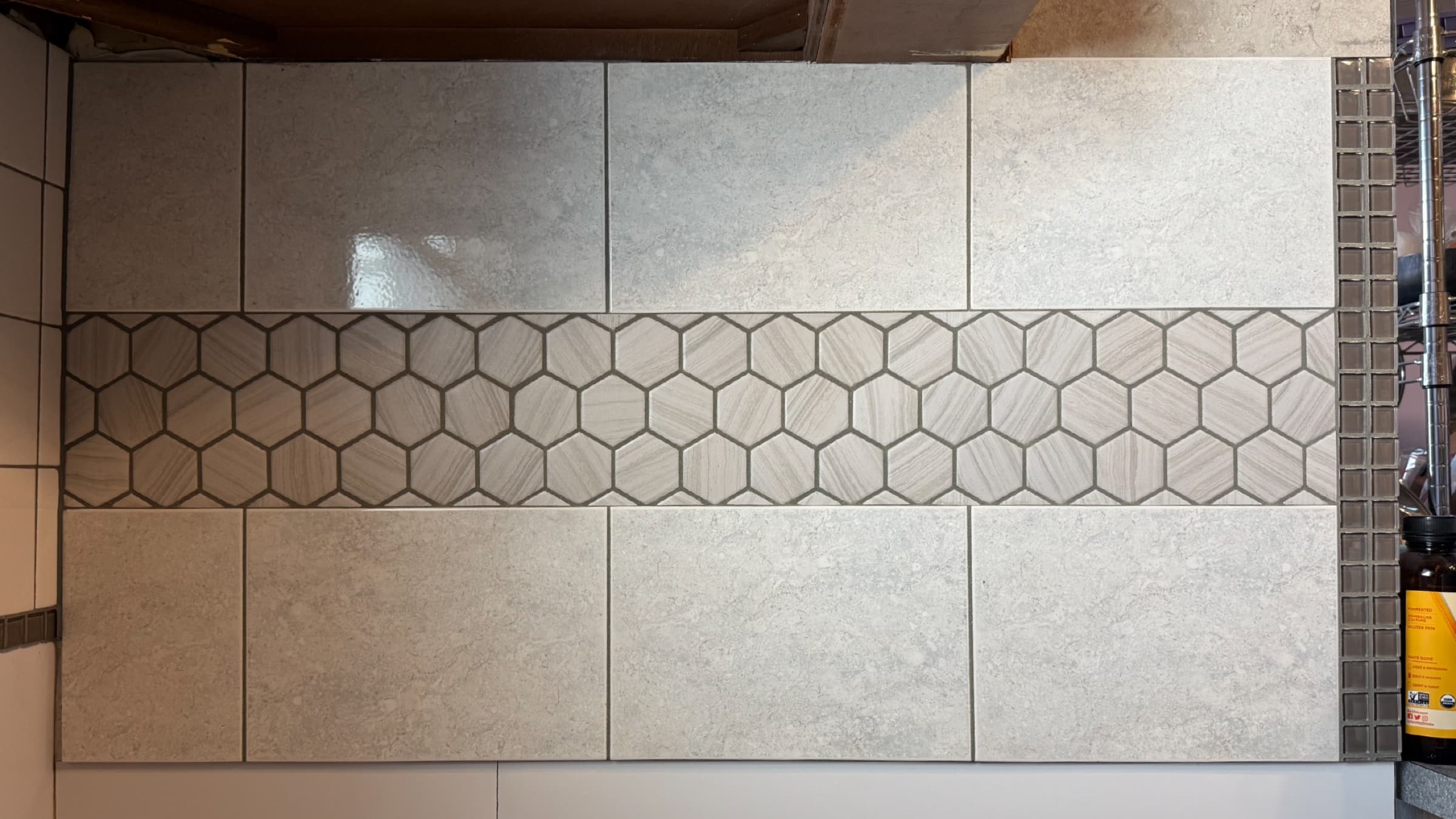 Kitchen backsplash, hexagon accent